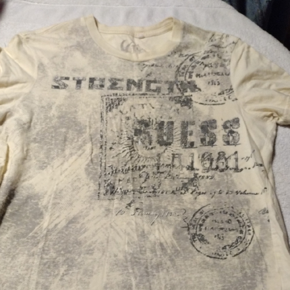 Men's GUESS Beige Graphic Tee
